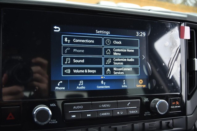 Nissan Frontier Vehicle Image 15