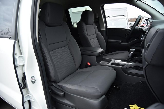 Nissan Frontier Vehicle Image 21