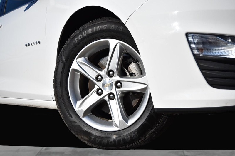 Chevrolet Malibu Vehicle Image 03