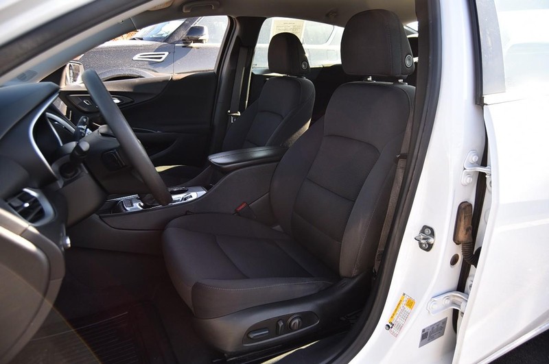 Chevrolet Malibu Vehicle Image 18