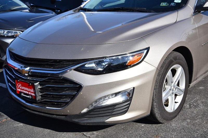 Chevrolet Malibu Vehicle Full-screen Gallery Image 02