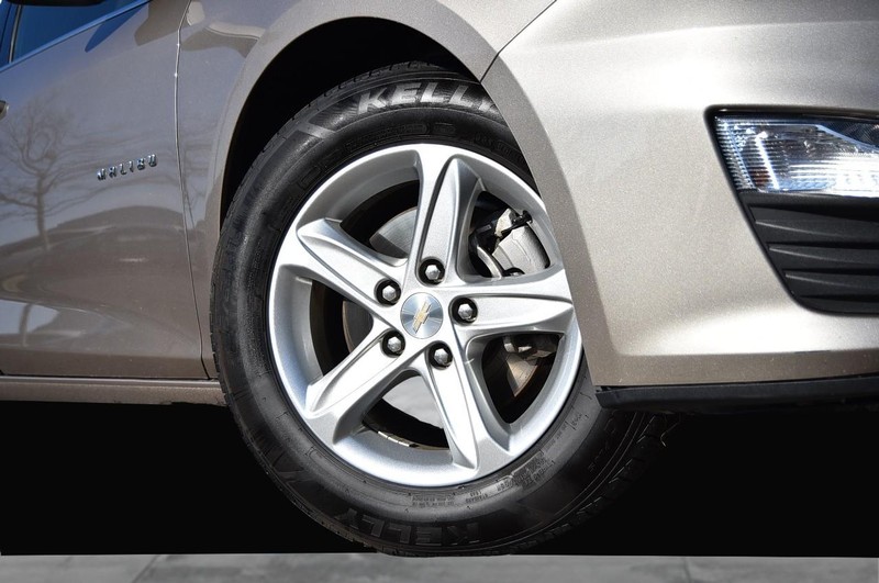 Chevrolet Malibu Vehicle Image 03