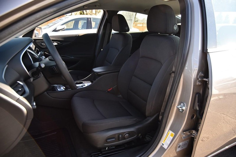 Chevrolet Malibu Vehicle Image 18