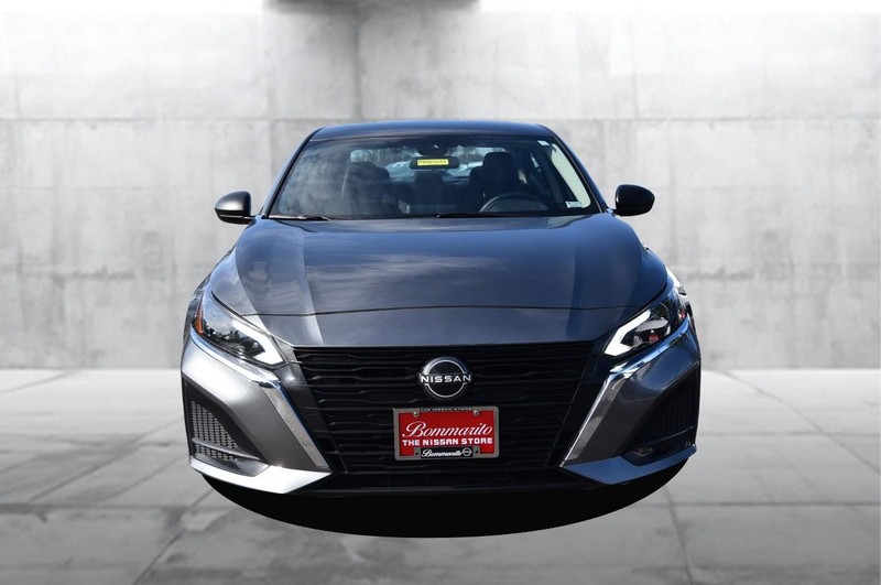 Nissan Altima Vehicle Image 04