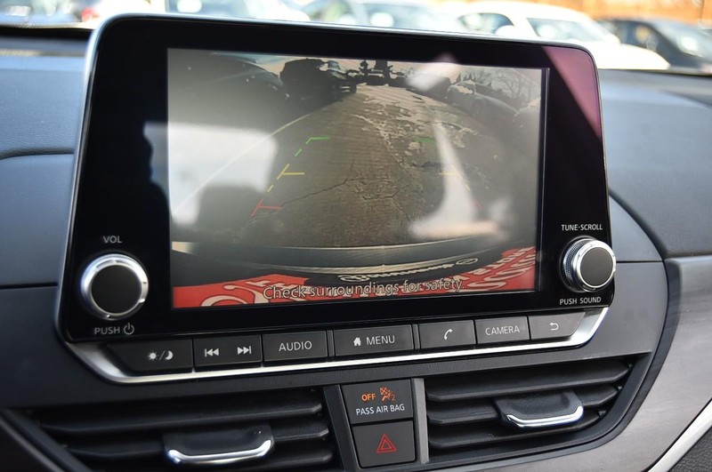 Nissan Altima Vehicle Image 13