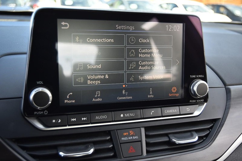 Nissan Altima Vehicle Image 14