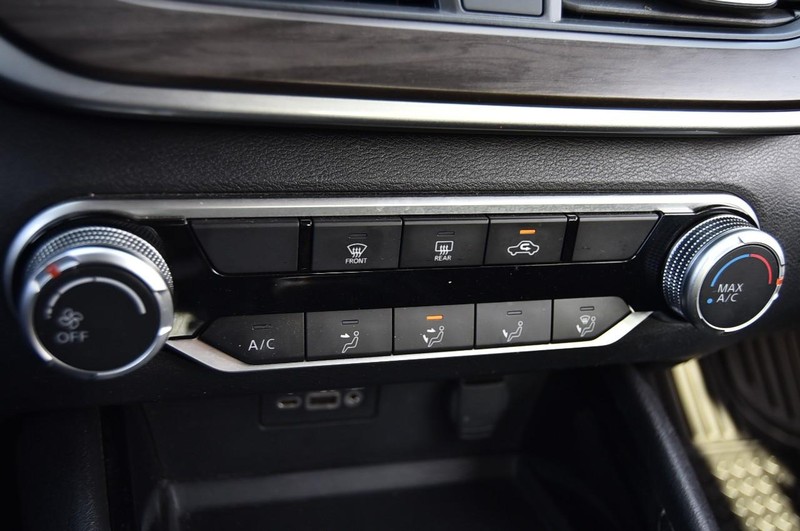 Nissan Altima Vehicle Image 15