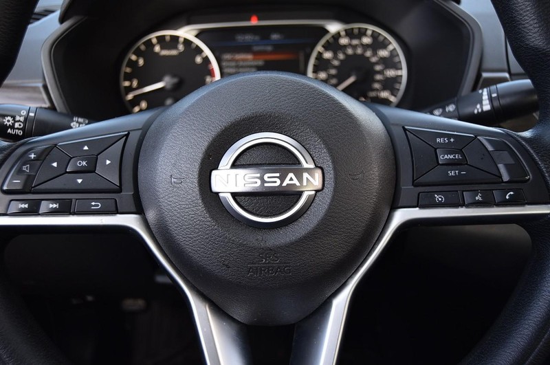 Nissan Altima Vehicle Image 18