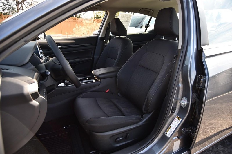 Nissan Altima Vehicle Image 19