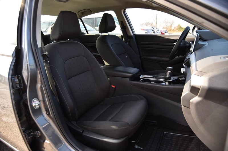 Nissan Altima Vehicle Image 20