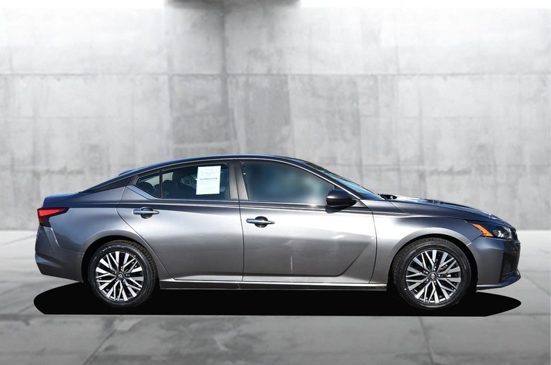 Nissan Altima Vehicle Image 05