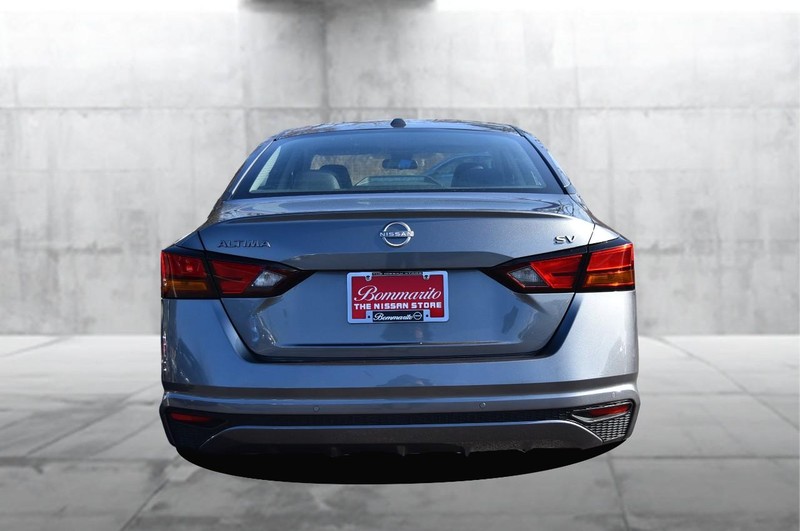 Nissan Altima Vehicle Image 06