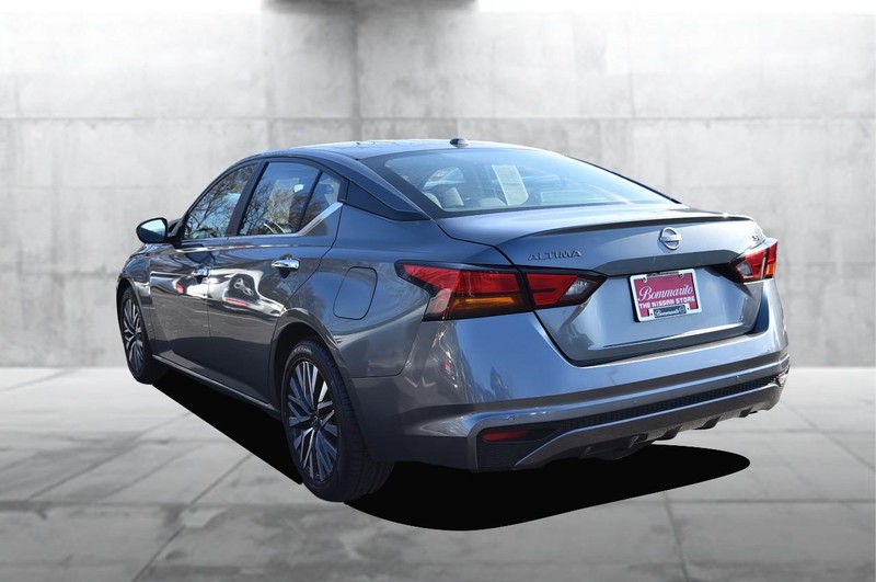 Nissan Altima Vehicle Image 07