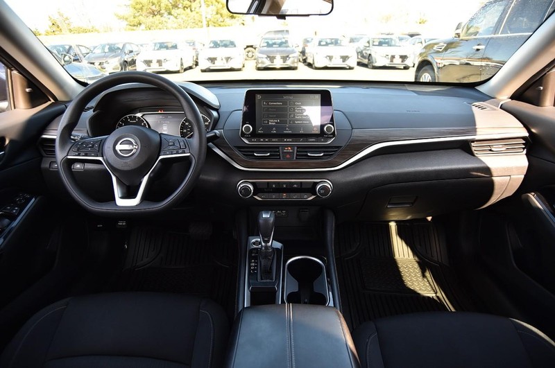 Nissan Altima Vehicle Image 08