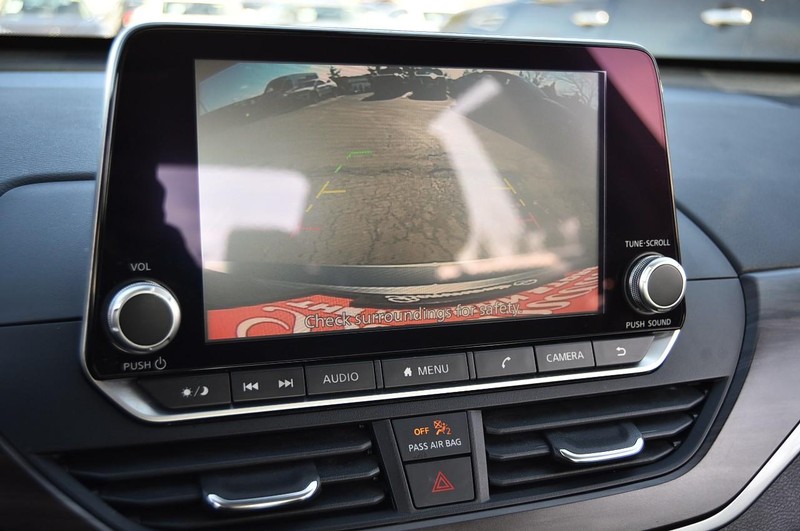 Nissan Altima Vehicle Image 13