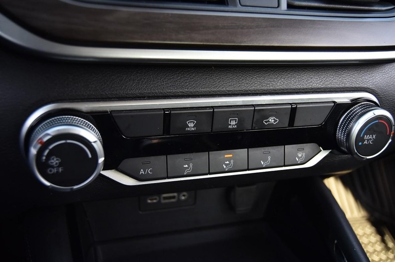 Nissan Altima Vehicle Image 15