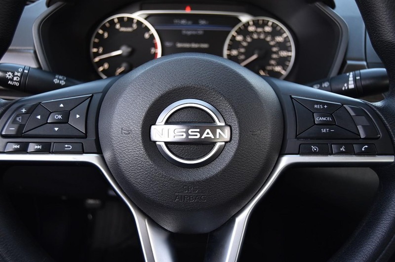 Nissan Altima Vehicle Image 18