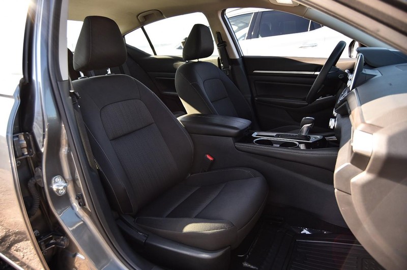 Nissan Altima Vehicle Image 20