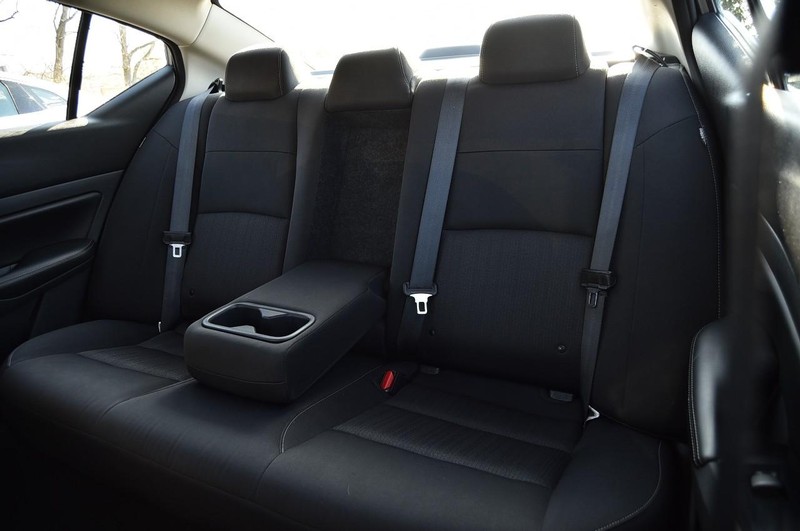 Nissan Altima Vehicle Image 21