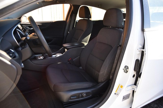 Chevrolet Malibu Vehicle Image 18