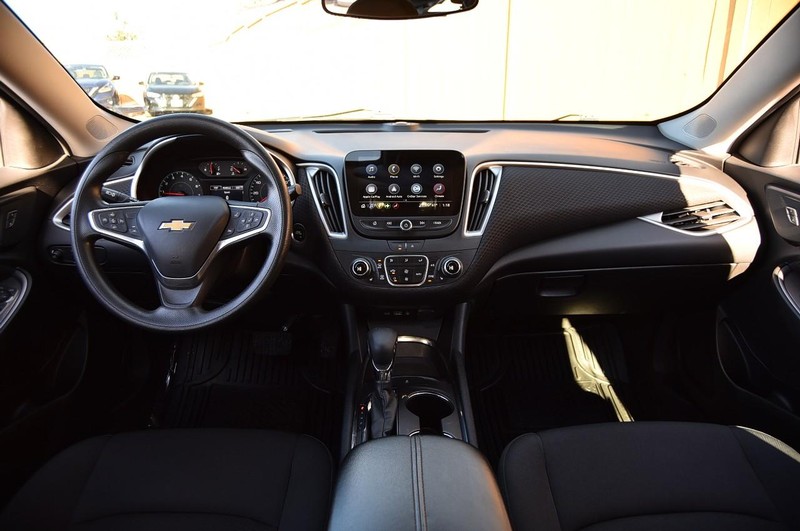 Chevrolet Malibu Vehicle Image 08