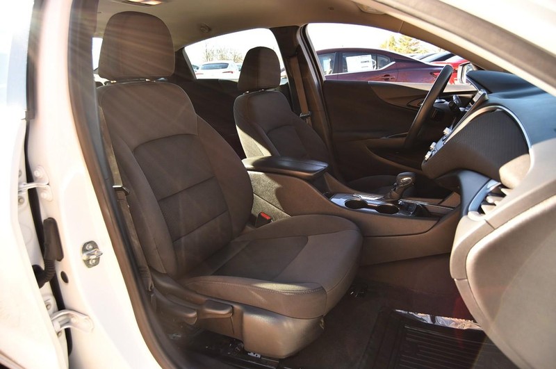 Chevrolet Malibu Vehicle Image 19