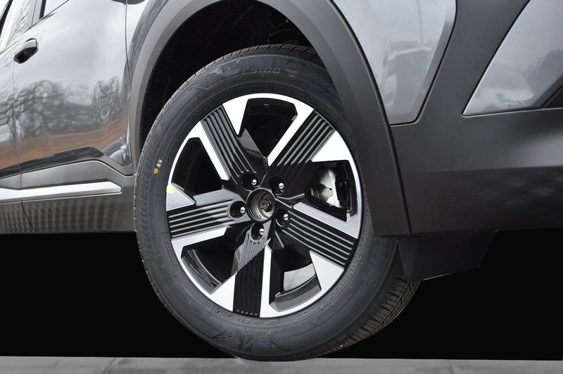 Nissan Kicks Vehicle Image 03