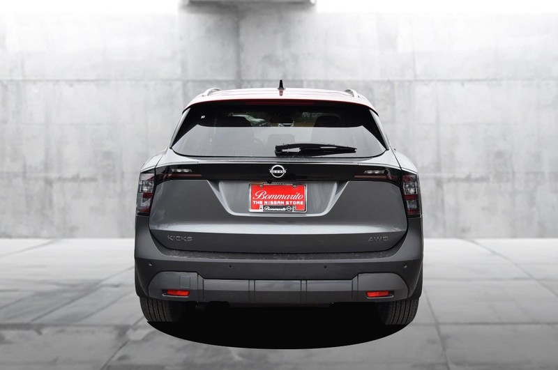 Nissan Kicks Vehicle Image 06
