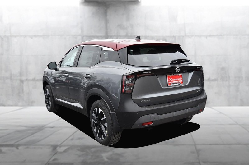 Nissan Kicks Vehicle Image 07