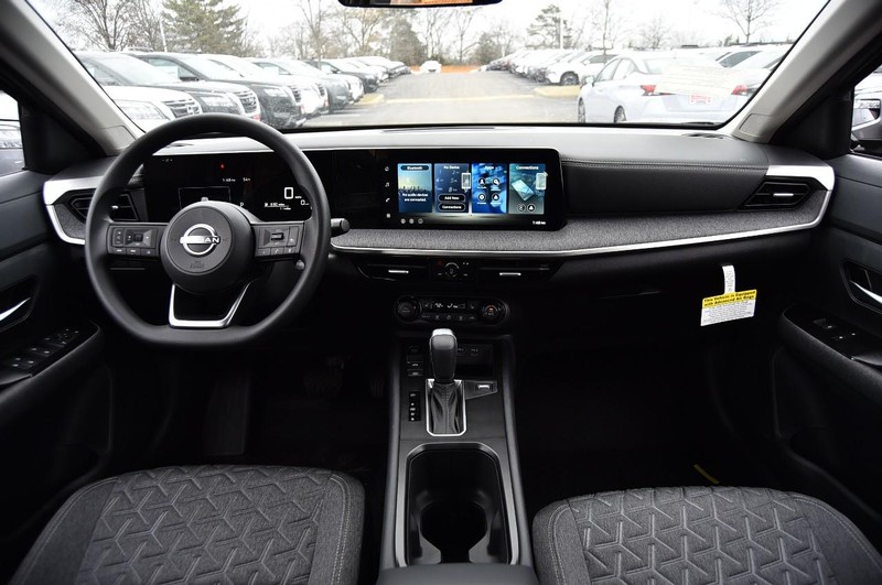 Nissan Kicks Vehicle Image 08