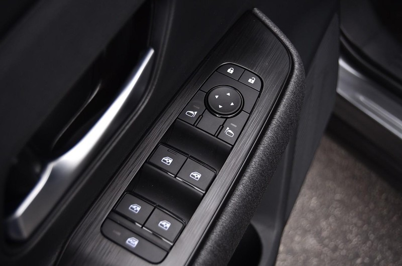 Nissan Kicks Vehicle Image 09