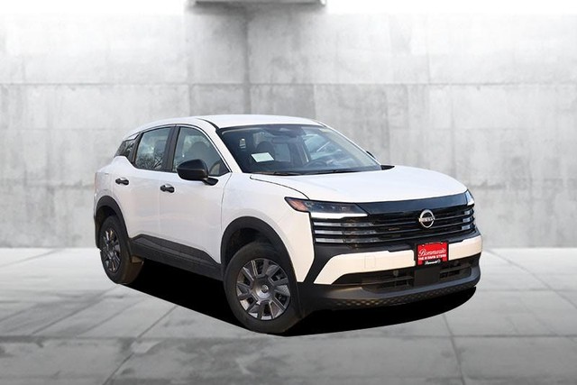 Nissan Kicks Vehicle Image 02