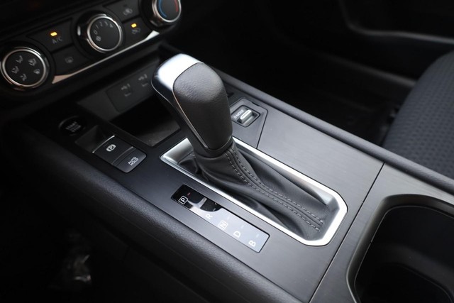 Nissan Kicks Vehicle Image 16