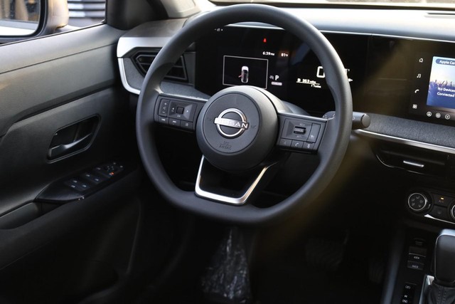 Nissan Kicks Vehicle Image 23