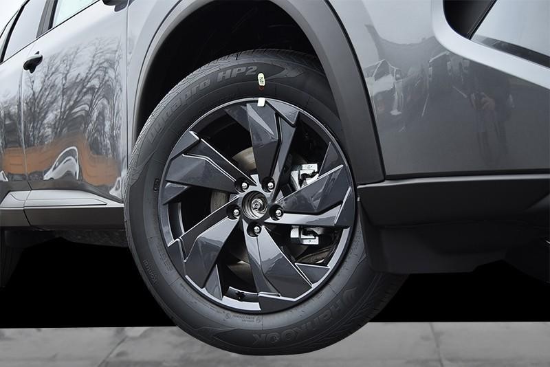 Nissan Rogue Vehicle Image 03