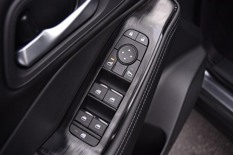 Nissan Rogue Vehicle Image 09