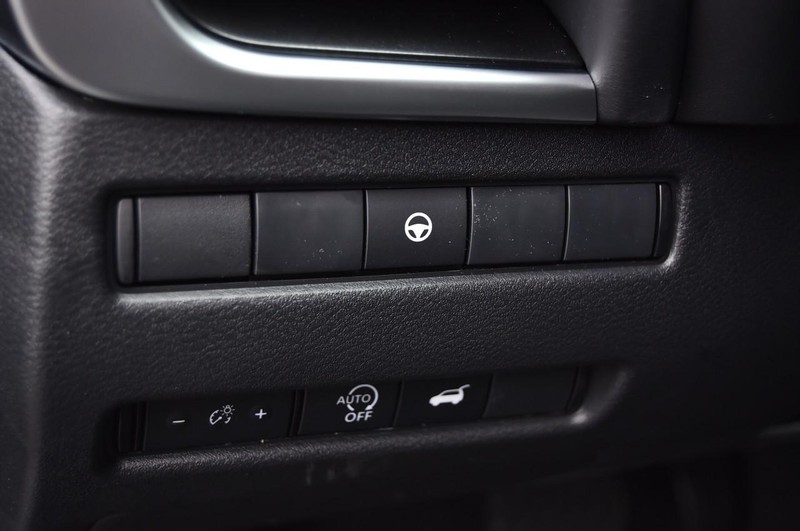 Nissan Rogue Vehicle Image 11