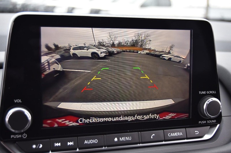 Nissan Rogue Vehicle Image 13