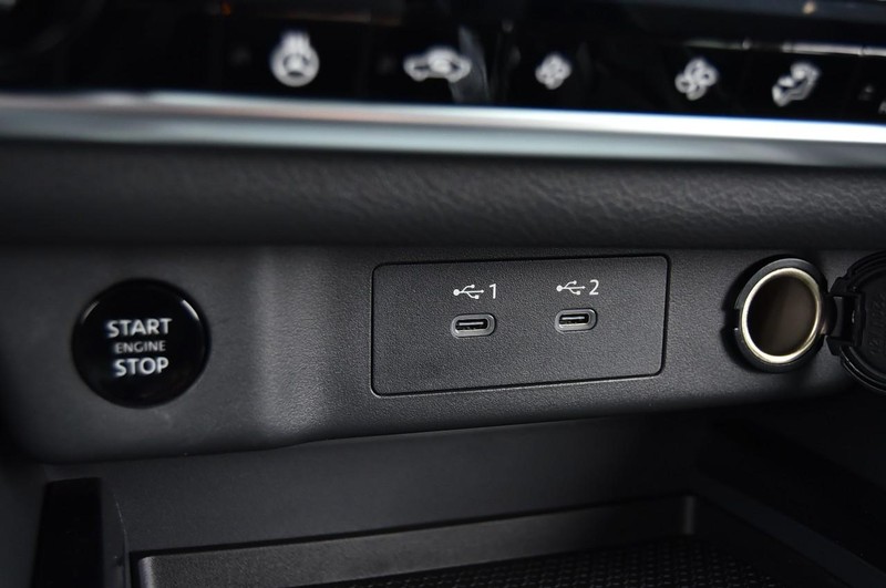 Nissan Rogue Vehicle Image 16