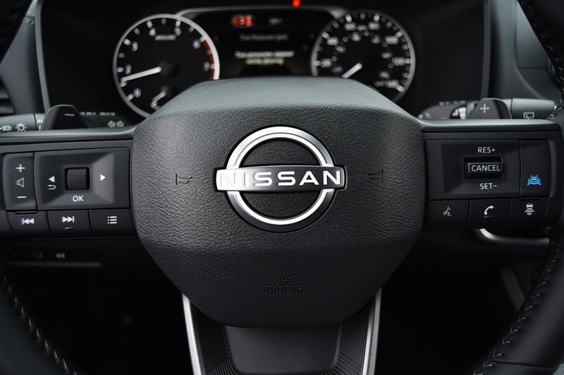 Nissan Rogue Vehicle Image 18