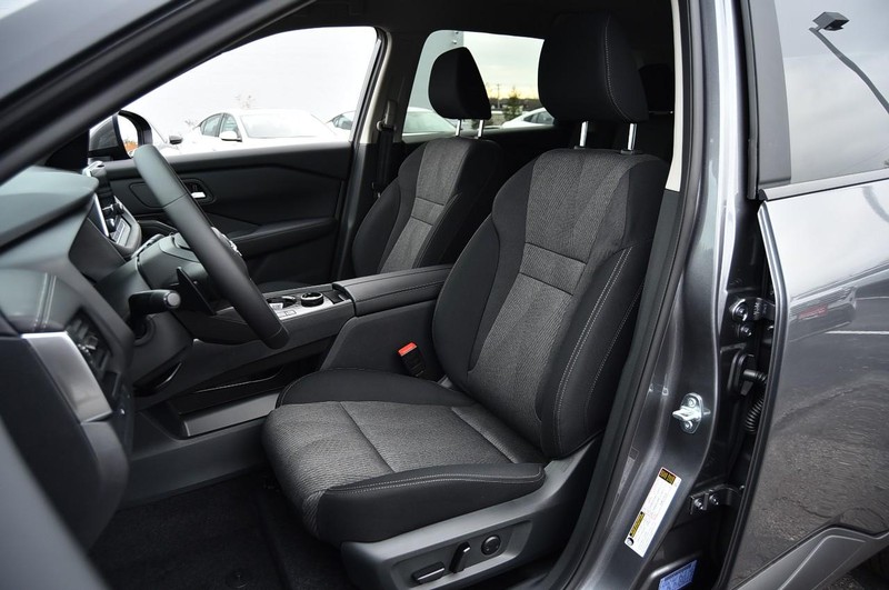 Nissan Rogue Vehicle Image 19