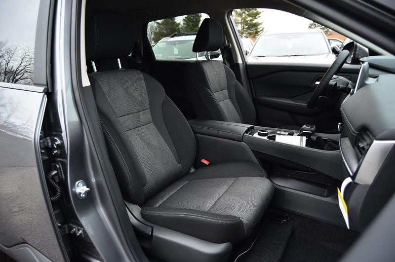 Nissan Rogue Vehicle Image 20