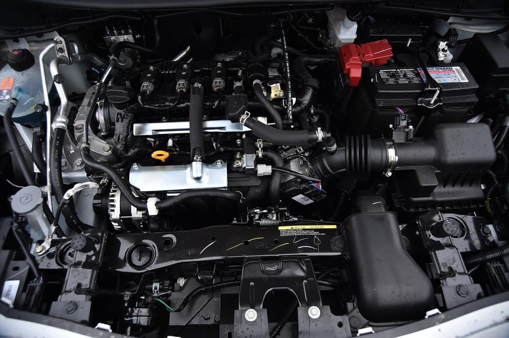 Nissan Versa Vehicle Full-screen Gallery Image 23