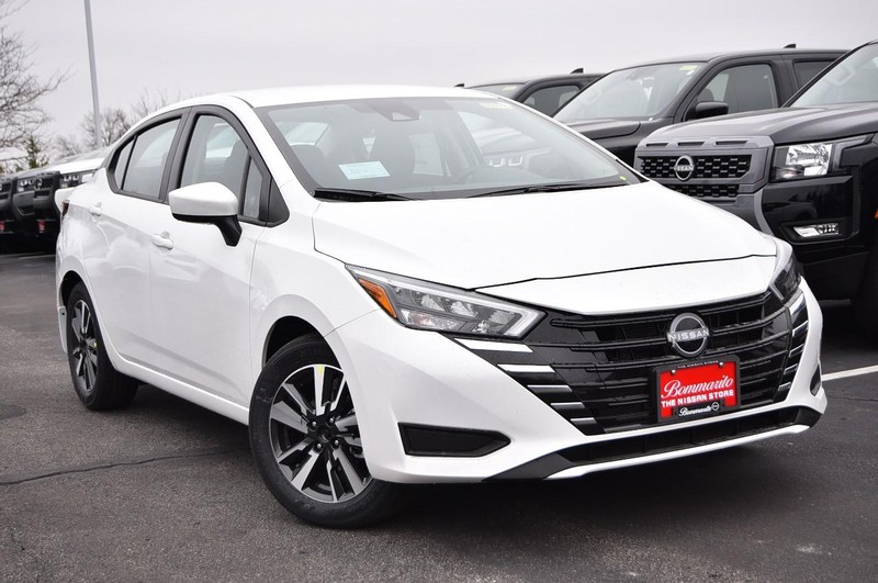 Nissan Versa Vehicle Image 02