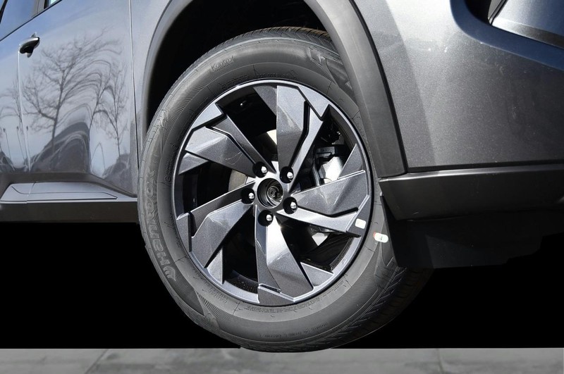 Nissan Rogue Vehicle Image 03