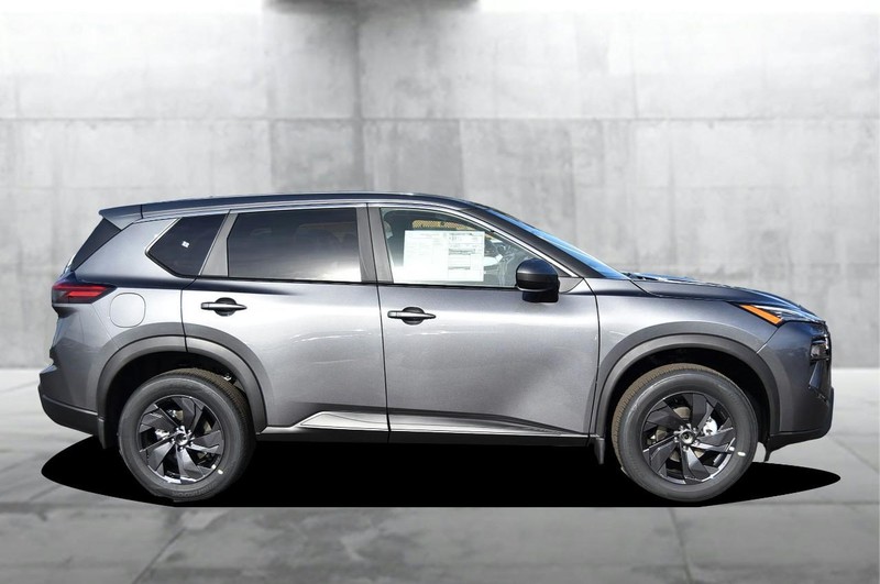 Nissan Rogue Vehicle Image 05