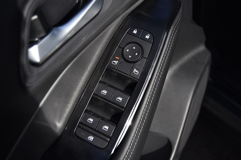 Nissan Rogue Vehicle Image 09