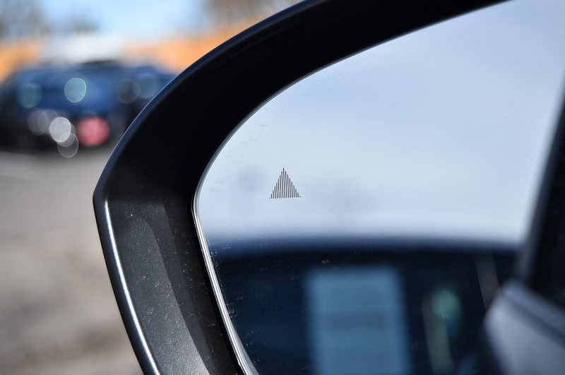 Nissan Rogue Vehicle Image 10