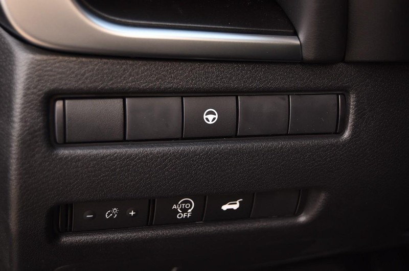 Nissan Rogue Vehicle Image 11