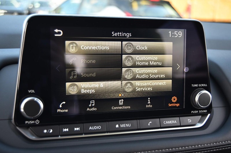 Nissan Rogue Vehicle Image 14